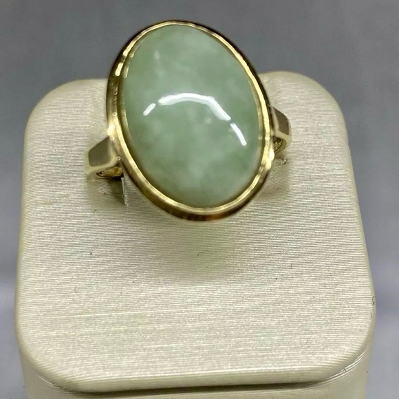 VINTAGE Jade 14K Solid Gold Oval Cabochon Ring Size 5 - Picture 9 of 12
